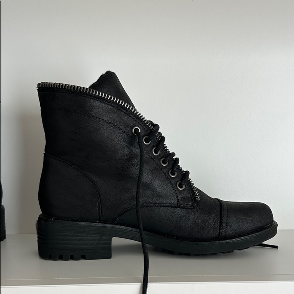 Carlos Santana Black Lace-Up Women’s Boots - Picture 2 of 8